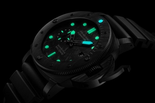 Club Panerai Solo la storia. Al polso Only the history. On the wrist